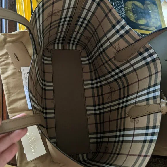 BURBERRY HAYMARKET REVERSIBLE TOTE BAG/mid Camel - Picture 3 of 7